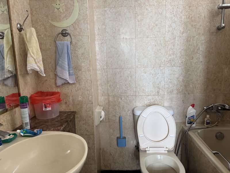 The Daffodil, 568 Upper East Coast Road, 3 Bedrooms, 1,001 sqft, Apartment For Rent, by Irene Peh, 500100421 - Bathroom - PropertyGuru.com.sg