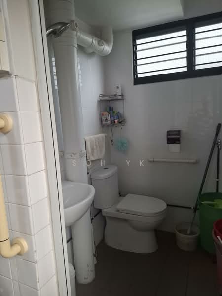 107 Yishun Ring Road, 107 Yishun Ring Road, 2 Bedrooms, 721 sqft, HDB Flat For Rent, by Soh YK, 500100422 - Bathroom - PropertyGuru.com.sg