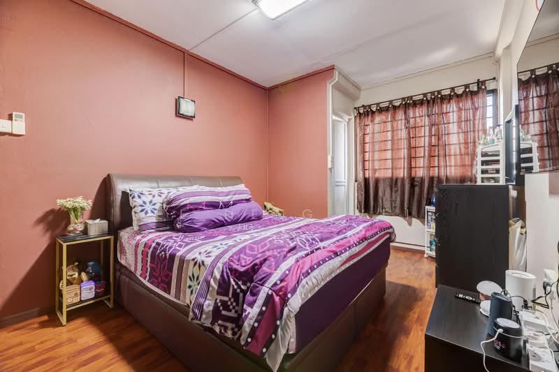 877 Tampines Street 84 HDB Flat For Sale at S$ 520,000 | PropertyGuru Singapore - Bedroom