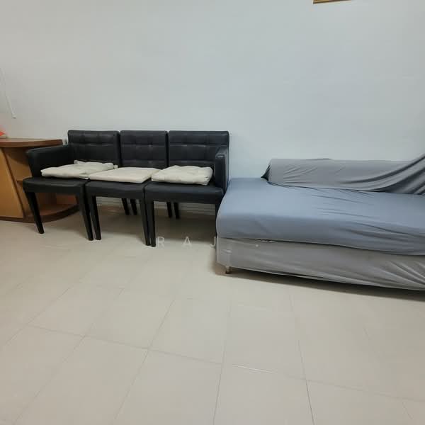 292 Tampines Street 22, 292 Tampines Street 22, 2 Bedrooms, 735 sqft, HDB Flat For Rent, by Raj ., 500100437 - Living Room - PropertyGuru.com.sg