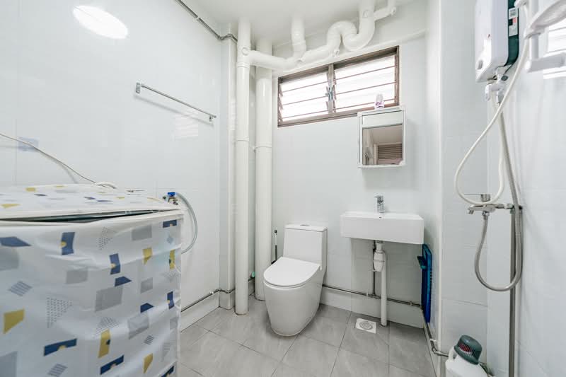430 Bukit Panjang Ring Road HDB Flat For Sale at S$ 488,000 | PropertyGuru Singapore - Bathroom