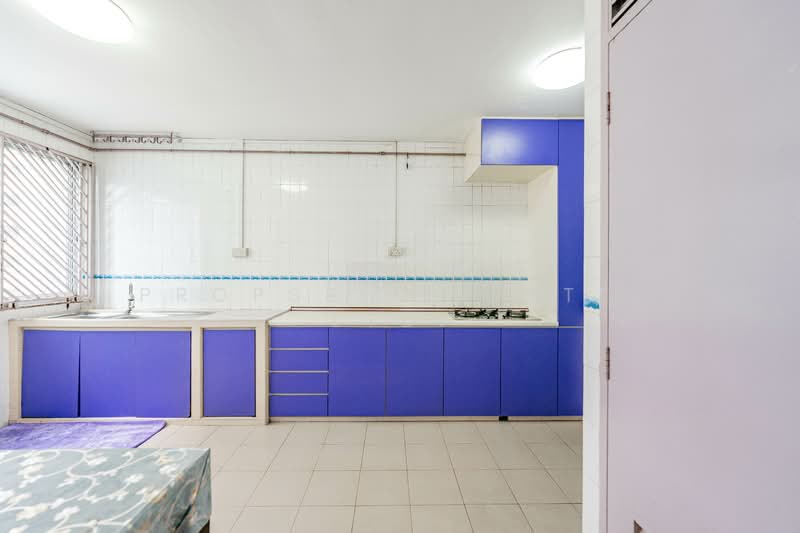 430 Bukit Panjang Ring Road HDB Flat For Sale at S$ 488,000 | PropertyGuru Singapore - Kitchen