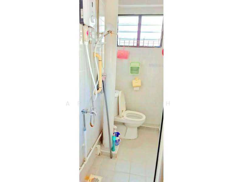 208 Petir Road, 208 Petir Road, Room Rental, 150 sqft, HDB Flat For Rent, by Arthur Koh, 500100441 - Bathroom - PropertyGuru.com.sg