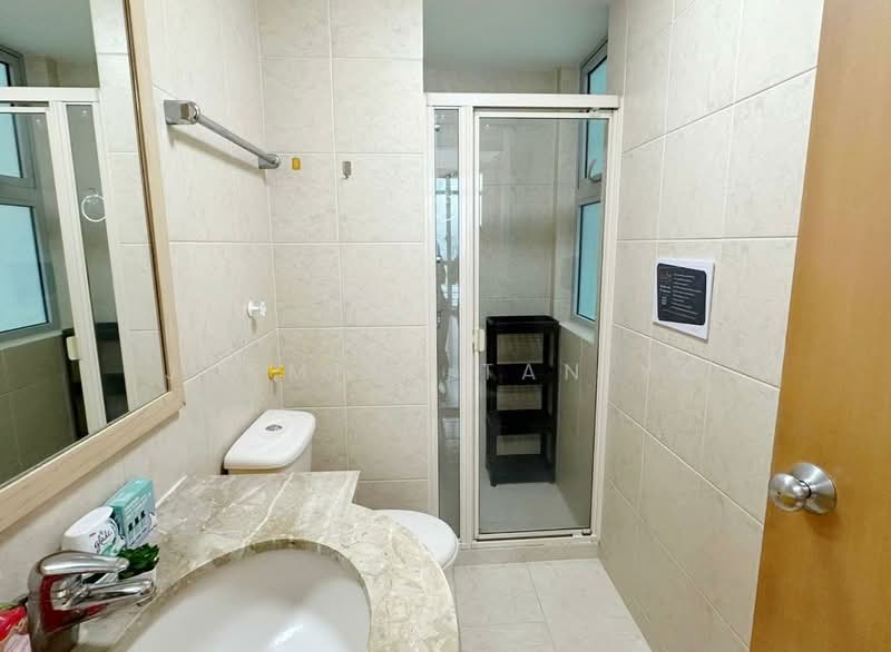 Hillview Regency, 28 Bukit Batok East Avenue 2, Room Rental, 100 sqft, Condominium For Rent, by Jasmine Tan YC, 500100448 - Bathroom - PropertyGuru.com.sg