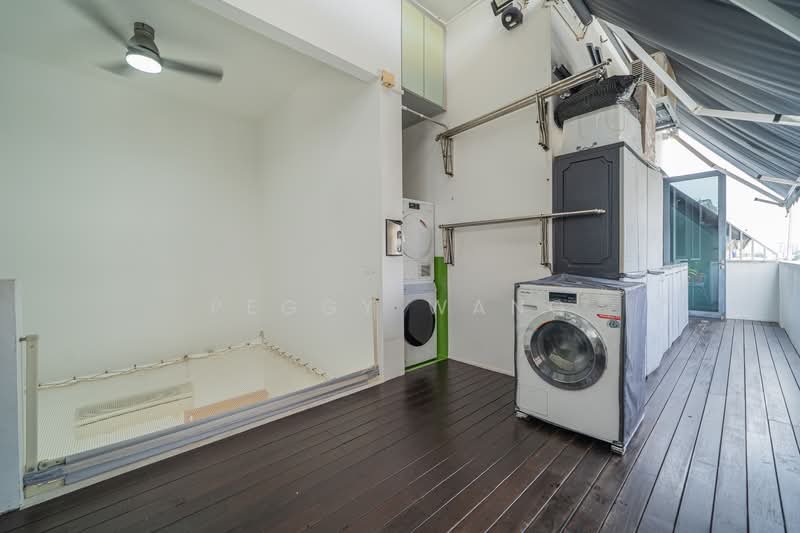 21 Richards Apartment For Sale at S$ 1,630,000 | PropertyGuru Singapore - Balcony