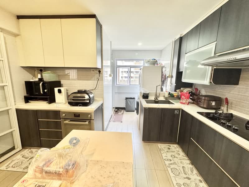 145 Bedok Reservoir Road HDB Flat For Sale at S$ 918,888 | PropertyGuru Singapore - Kitchen