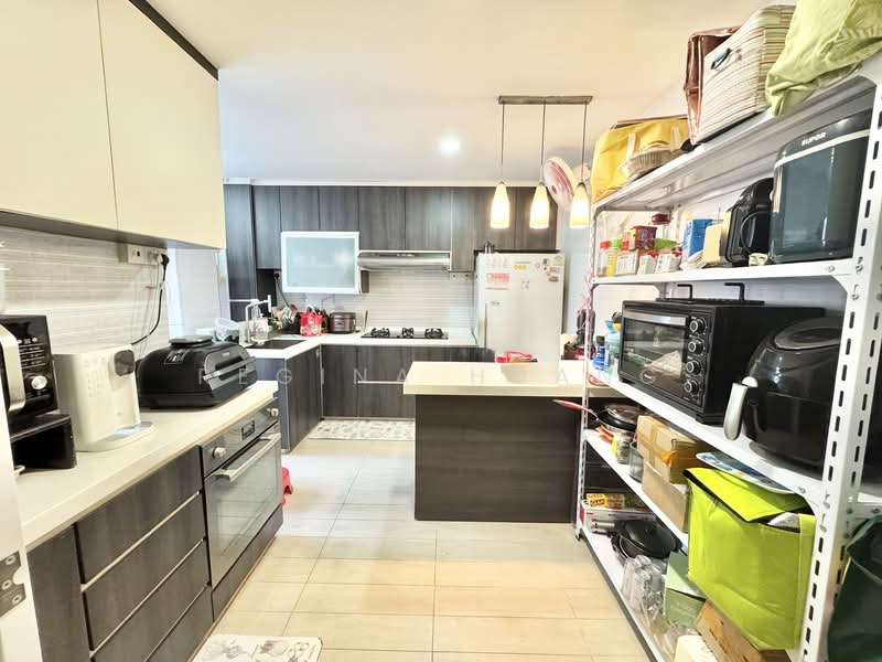 145 Bedok Reservoir Road HDB Flat For Sale at S$ 918,888 | PropertyGuru Singapore - Kitchen