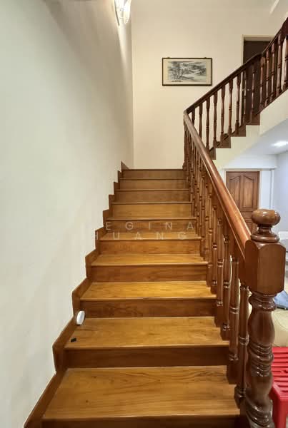 145 Bedok Reservoir Road HDB Flat For Sale at S$ 918,888 | PropertyGuru Singapore - Stairs