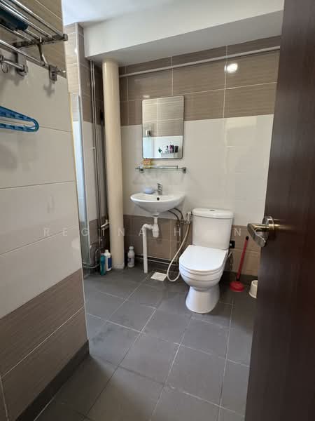 145 Bedok Reservoir Road HDB Flat For Sale at S$ 918,888 | PropertyGuru Singapore - Bathroom