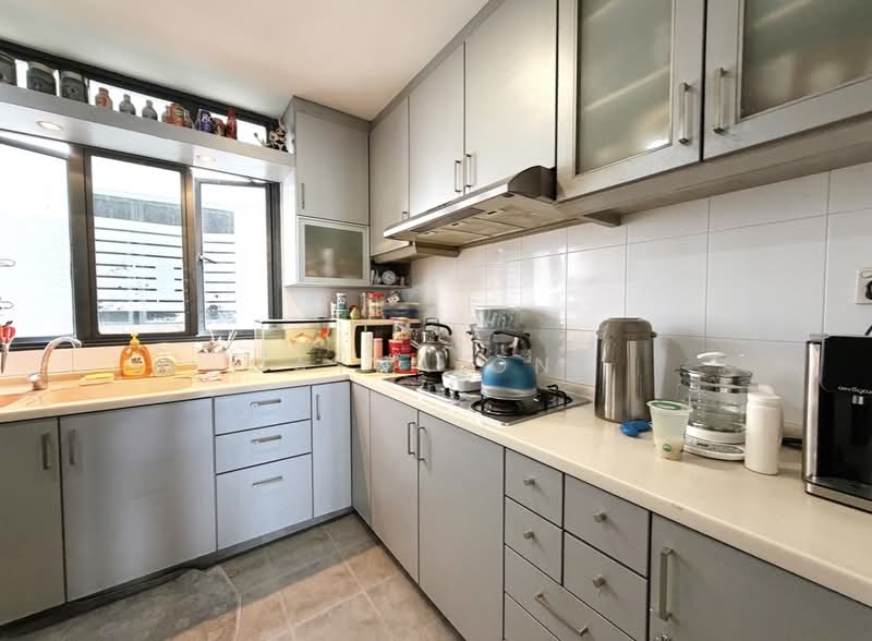 Regentville Condominium For Sale at S$ 1,988,000 | PropertyGuru Singapore - Kitchen