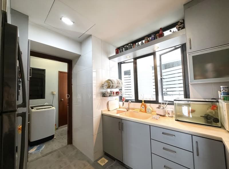Regentville Condominium For Sale at S$ 1,988,000 | PropertyGuru Singapore - Kitchen