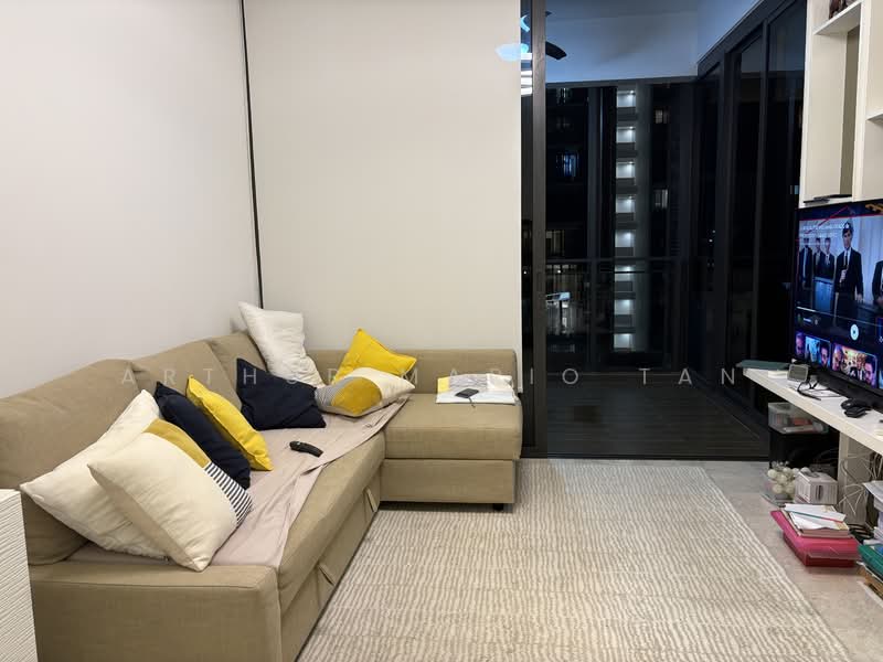 The Hillier, 6 Hillview Rise, 2 Bedrooms, 840 sqft, Condominium For Rent, by Arthur Mario Tan, 500100460 - Living Room - PropertyGuru.com.sg