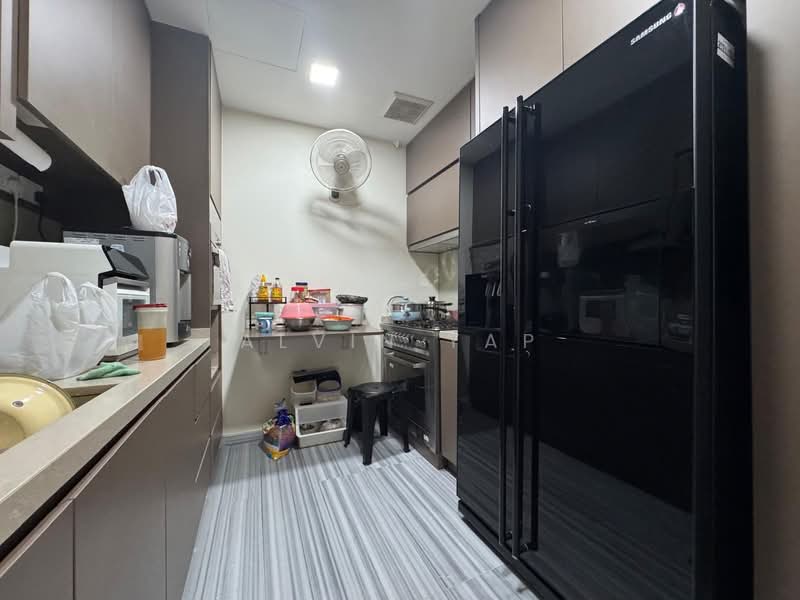 Cube 8 Condominium For Sale at S$ 2,880,000 | PropertyGuru Singapore - Kitchen