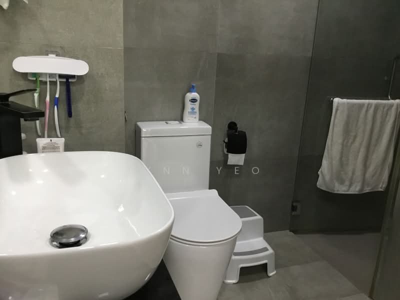 Sanctuary Green, 181 Tanjong Rhu Road, 2 Bedrooms, 850 sqft, Condominium For Rent, by Lynn Yeo, 500100473 - Bathroom - PropertyGuru.com.sg