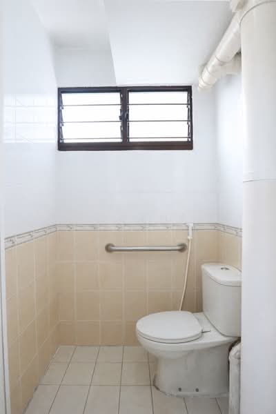 8 Saint George's Lane, 8 Saint George's Lane, 2 Bedrooms, 732 sqft, HDB Flat For Sale, by Eugene Lin, 500100477 - Bathroom - PropertyGuru.com.sg