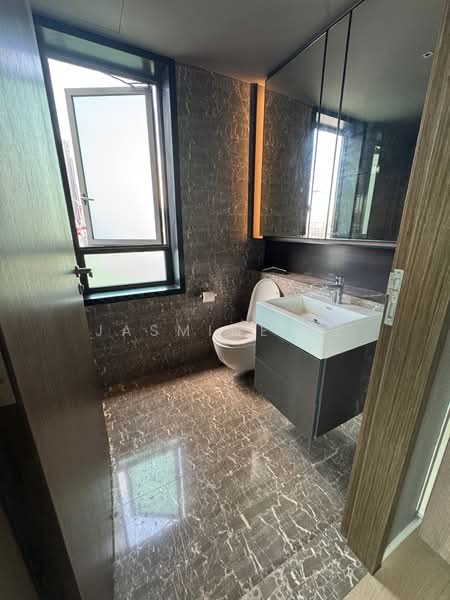 Principal Garden, 97 Prince Charles Crescent, 2 Bedrooms, 786 sqft, Condominium For Rent, by Jasmine Ye, 500100479 - Bathroom - PropertyGuru.com.sg