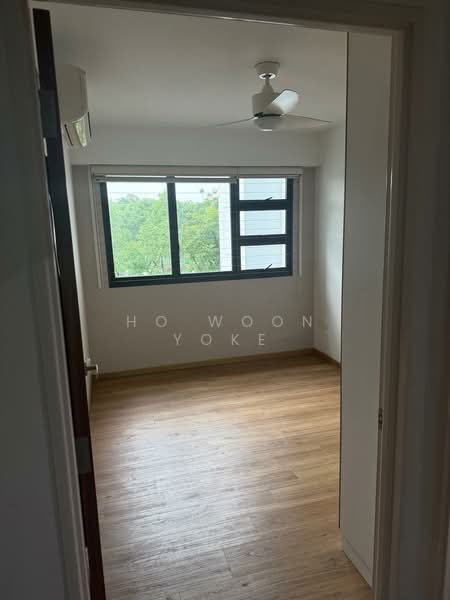 550B Segar Road HDB Flat For Sale at S$ 650,000 | PropertyGuru Singapore - Bedroom