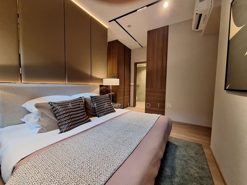 Faber Residence Condominium For Sale at S$ 2,831,000 | PropertyGuru Singapore - Master Bedroom with Walk-In Wardrobe