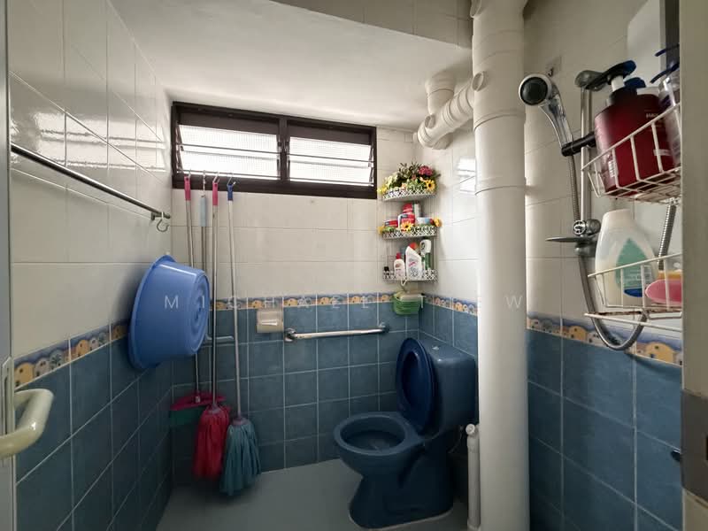 319 Ang Mo Kio Avenue 1, 319 Ang Mo Kio Avenue 1, 2 Bedrooms, 786 sqft, HDB Flat For Sale, by Michael Tiew, 500100485 - Bathroom - PropertyGuru.com.sg