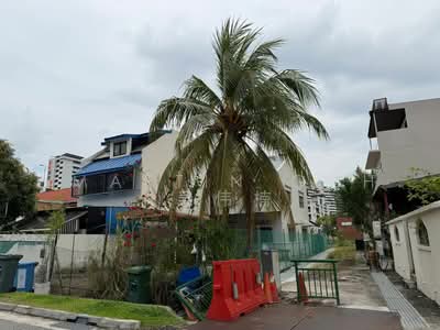 For Sale - 🔥HUGE REBUILD POTENTIAL 🔥Exclusive FH CORNER TERRACE ☎️MARTIN 9320.20.20