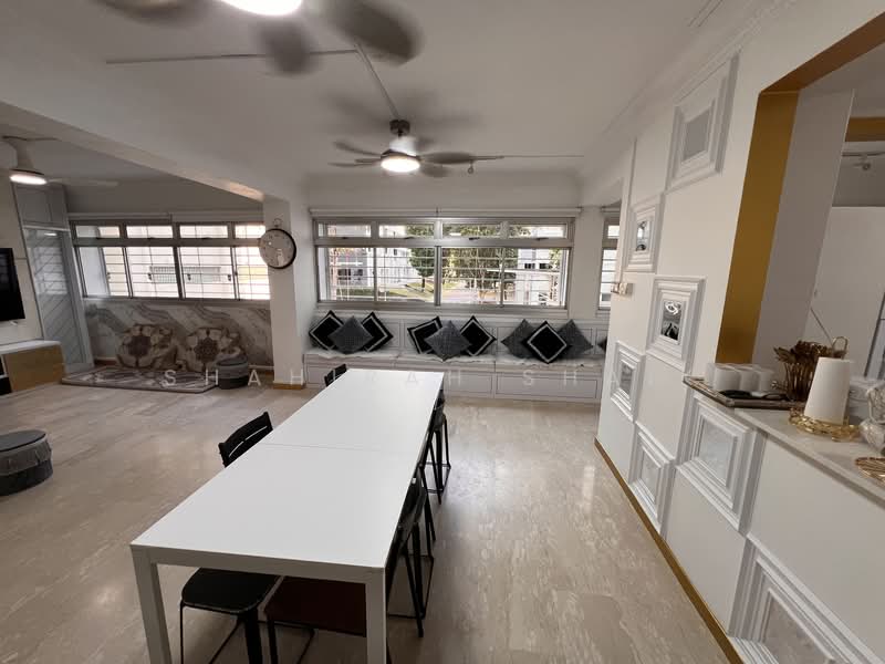 574 Pasir Ris Street 53 HDB Flat For Sale at S$ 690,000 | PropertyGuru Singapore - Living Room