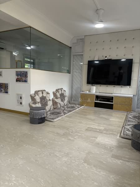 574 Pasir Ris Street 53 HDB Flat For Sale at S$ 690,000 | PropertyGuru Singapore - Living Room