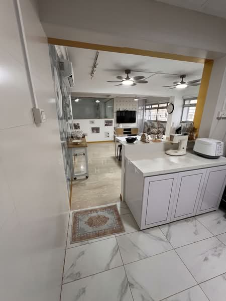 574 Pasir Ris Street 53 HDB Flat For Sale at S$ 690,000 | PropertyGuru Singapore - Living Room