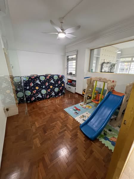 574 Pasir Ris Street 53 HDB Flat For Sale at S$ 690,000 | PropertyGuru Singapore - Common bedroom