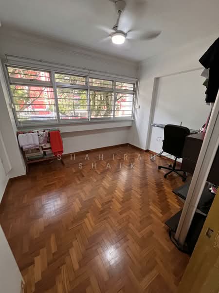 574 Pasir Ris Street 53 HDB Flat For Sale at S$ 690,000 | PropertyGuru Singapore - Common bedroom