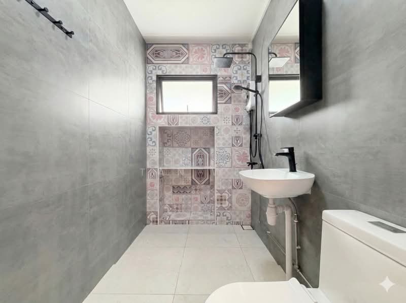 753 Jurong West Street 74 HDB Flat For Sale at S$ 768,888 | PropertyGuru Singapore - Bathroom