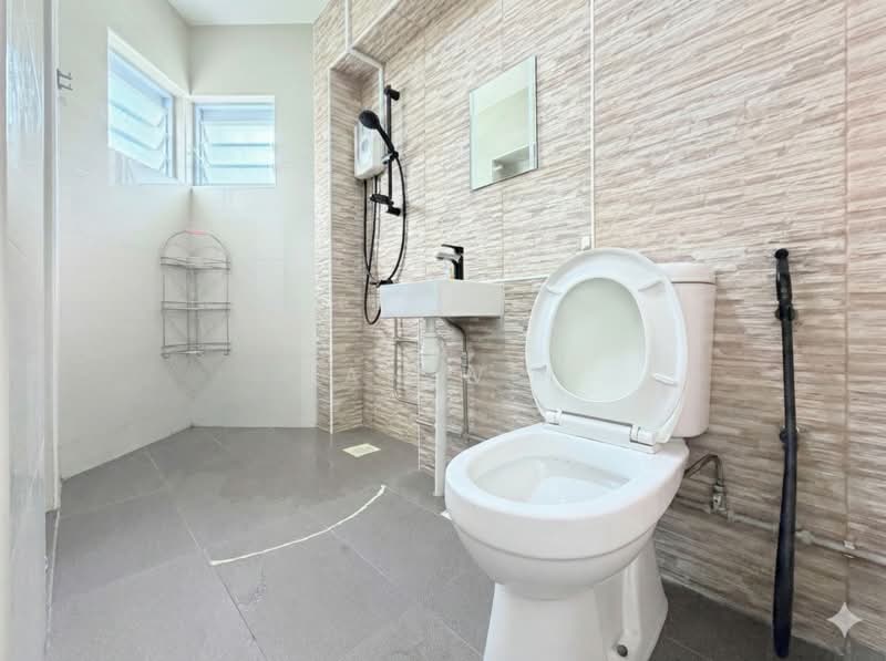 753 Jurong West Street 74 HDB Flat For Sale at S$ 768,888 | PropertyGuru Singapore - Bathroom