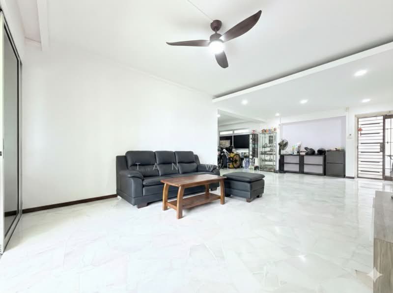 753 Jurong West Street 74 HDB Flat For Sale at S$ 768,888 | PropertyGuru Singapore - Living Room