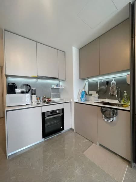 Cheap PSF, High floor Investment Property above MRT, Currently Tenanted 2 Bed 2 Bath Condominium For Sale at S$ 1,580,000 | PropertyGuru Singapore - Kitchen