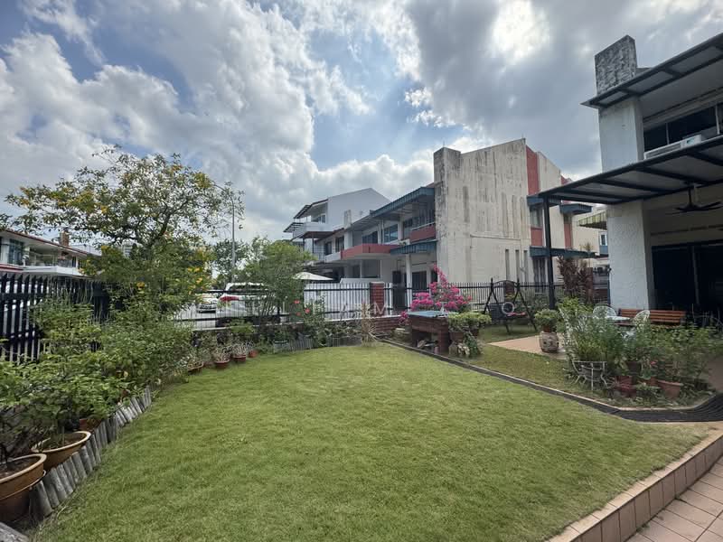 Golden Hill Estate Corner Terrace For Sale at S$ 5,488,888 | PropertyGuru Singapore - Exterior