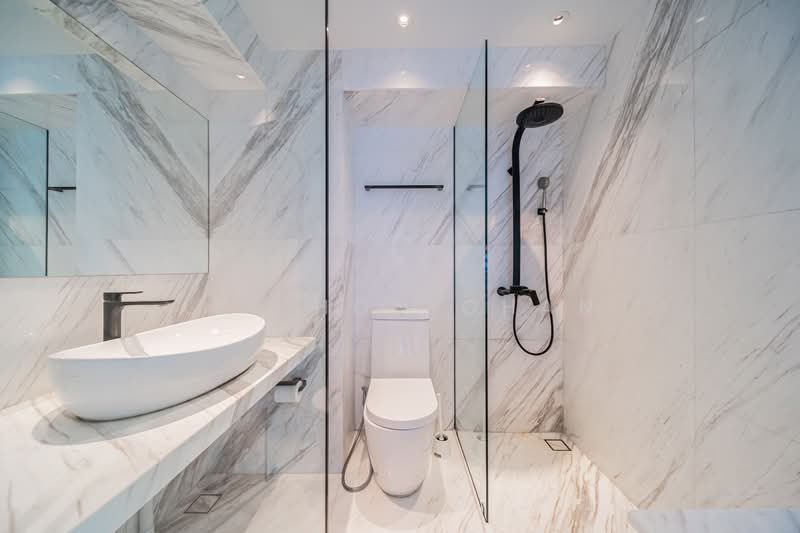 8C Upper Boon Keng Road HDB Flat For Sale at S$ 1,050,000 | PropertyGuru Singapore - Bathroom