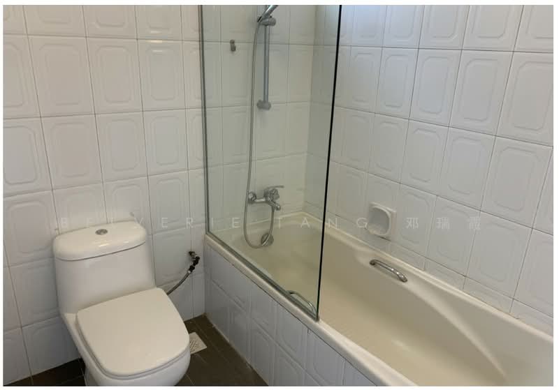 Watten Estate Landed House. Tan Kah Kee MRT, 23 Watten Close, 3 Bedrooms, 4,001 sqft, Semi-Detached House For Rent, by Belverie Tang 邓瑞霞, 500100539 - Bathroom - PropertyGuru.com.sg