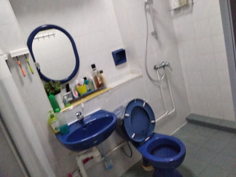 796 Woodlands Drive 72, 796 Woodlands Drive 72, Room Rental, 160 sqft, HDB Flat For Rent, by May Lin, 500100548 - Bathroom - PropertyGuru.com.sg