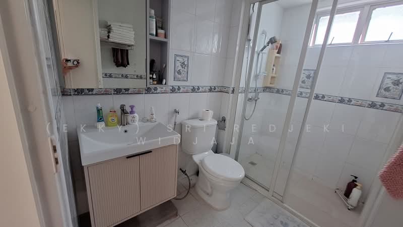 Seaview Point, 15 Amber Road, Room Rental, 150 sqft, Condominium For Rent, by (Ekky) Sri Redjeki Widjaja, 500100551 - Bathroom - PropertyGuru.com.sg