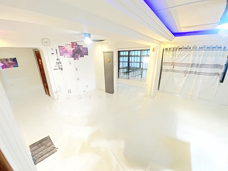 350 Tampines Street 33 HDB Flat For Sale at S$ 668,888 | PropertyGuru Singapore - Living Room