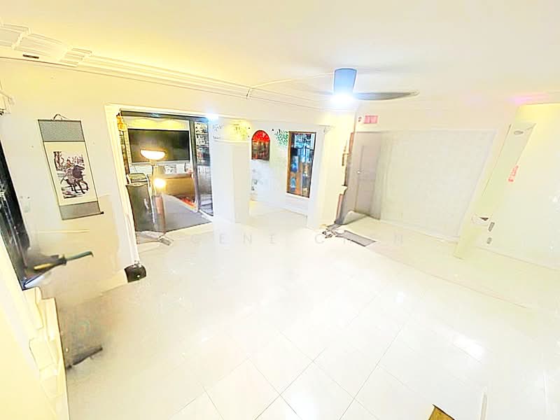 350 Tampines Street 33 HDB Flat For Sale at S$ 668,888 | PropertyGuru Singapore - Living Room
