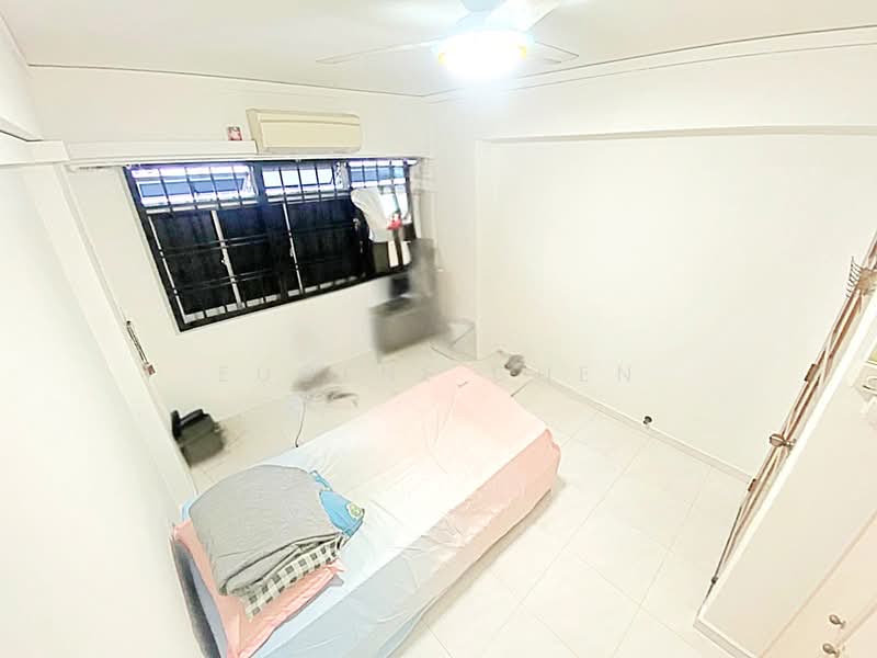 350 Tampines Street 33 HDB Flat For Sale at S$ 668,888 | PropertyGuru Singapore - Bedroom