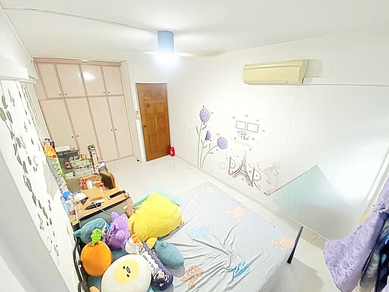 350 Tampines Street 33 HDB Flat For Sale at S$ 668,888 | PropertyGuru Singapore - Bedroom