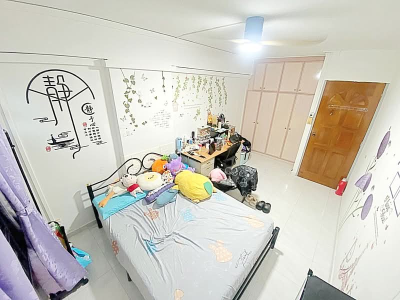 350 Tampines Street 33 HDB Flat For Sale at S$ 668,888 | PropertyGuru Singapore - Bedroom