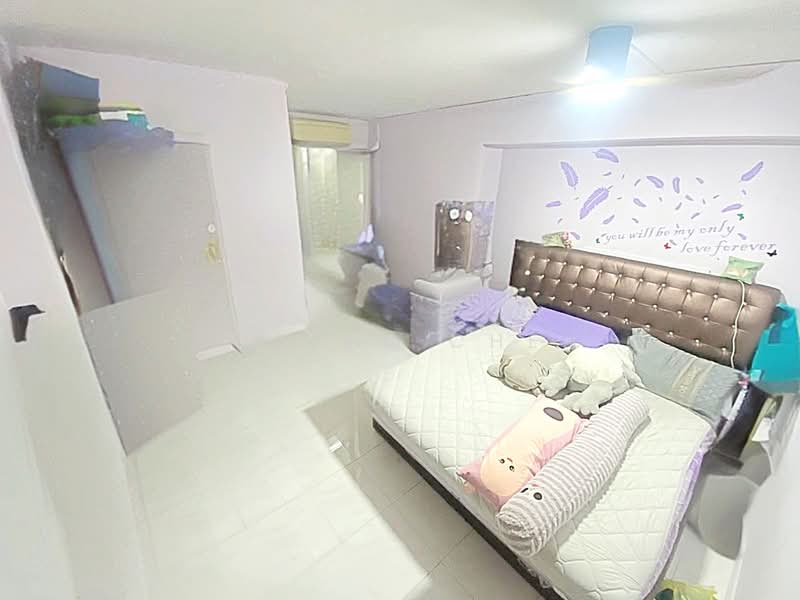 350 Tampines Street 33 HDB Flat For Sale at S$ 668,888 | PropertyGuru Singapore - Bedroom