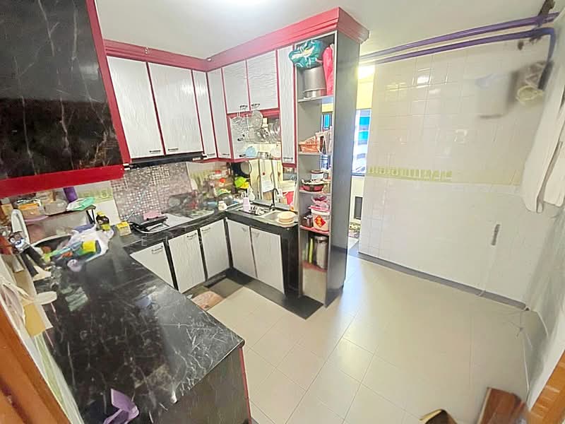 350 Tampines Street 33 HDB Flat For Sale at S$ 668,888 | PropertyGuru Singapore - Kitchen
