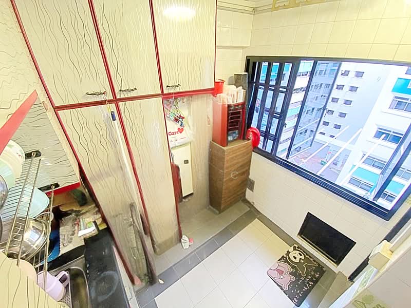 350 Tampines Street 33 HDB Flat For Sale at S$ 668,888 | PropertyGuru Singapore - Kitchen