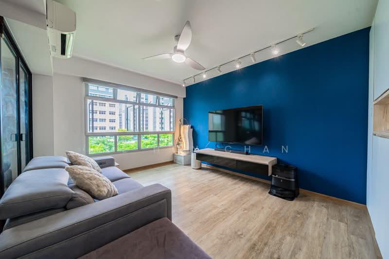468A Yishun Street 43 HDB Flat For Sale at S$ 600,000 | PropertyGuru Singapore - Living Room