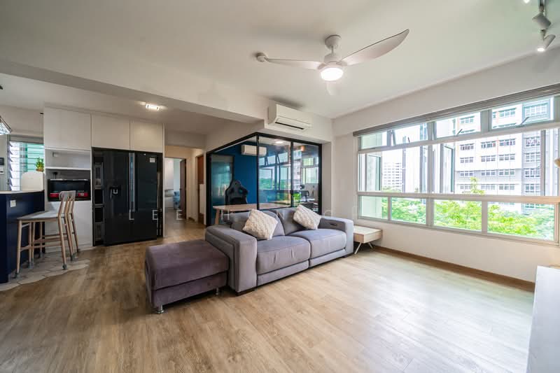 468A Yishun Street 43 HDB Flat For Sale at S$ 600,000 | PropertyGuru Singapore - Living Room