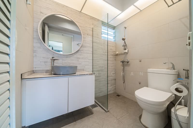 468A Yishun Street 43 HDB Flat For Sale at S$ 600,000 | PropertyGuru Singapore - Bathroom