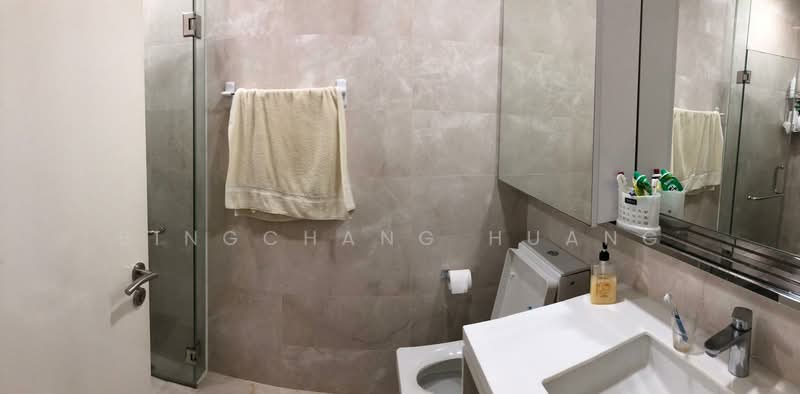 Kingsford Hillview Peak Condominium For Sale at S$ 1,980,000 | PropertyGuru Singapore - Bathroom